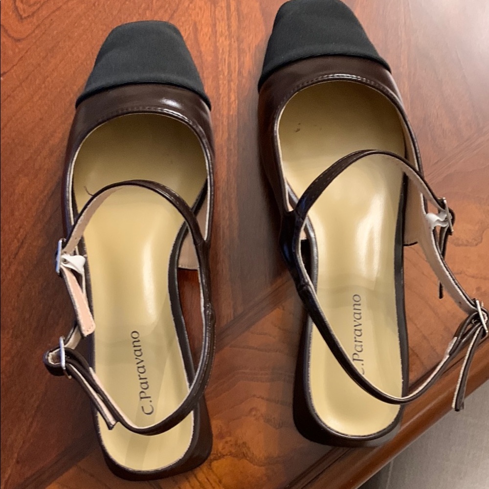 Elegant Brown and Black Loafers with Sleek Design